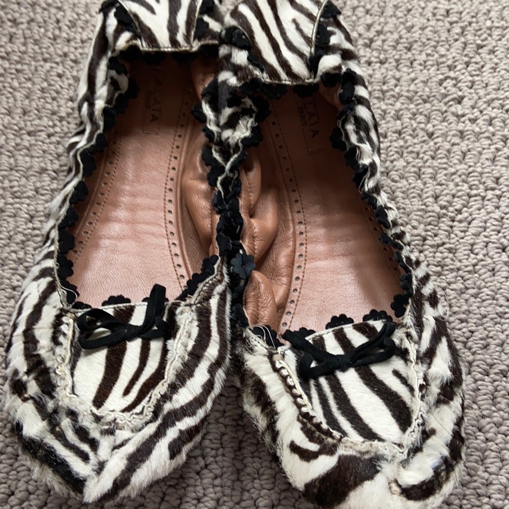 Alaía ballet flats